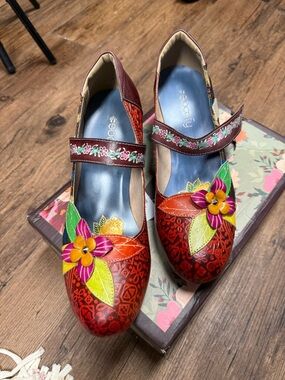Floral Red Mary Jane Heels with Colorful Appliqué